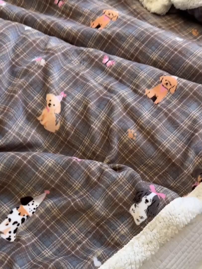 91家纺网 家纺一手货源 找家纺 盼季家纺 2025新款日韩奶油风羊羔绒+牛奶绒可爱卡通毛毯沙发毯盖毯 羊羔绒毛毯-塞班那狗