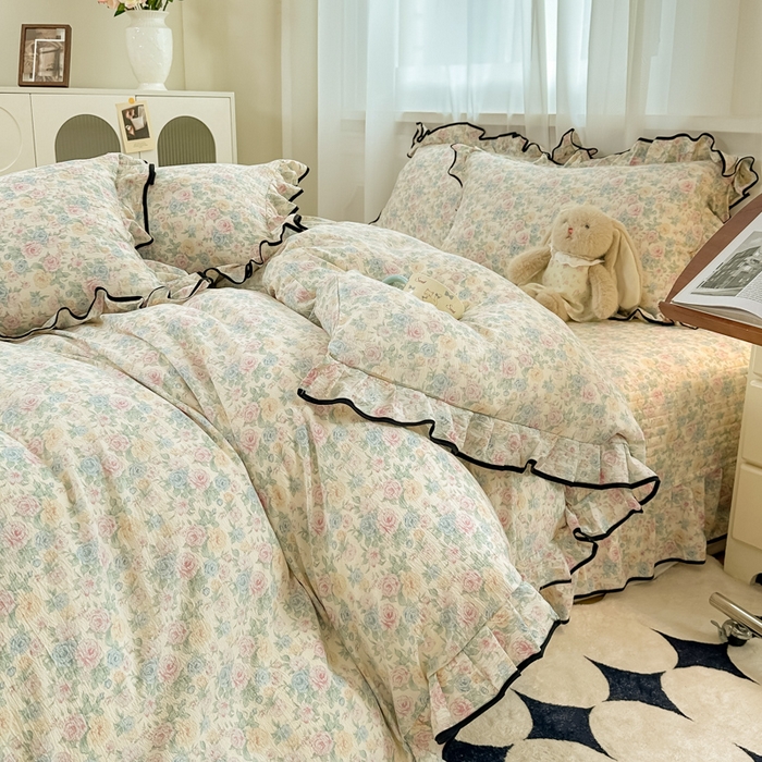 91家纺网 家纺一手货源 找家纺 梦可莱家居 2025秋冬新款法式小黑边木棉云感皱皱纱四件套床盖款 小黑边-玫夏