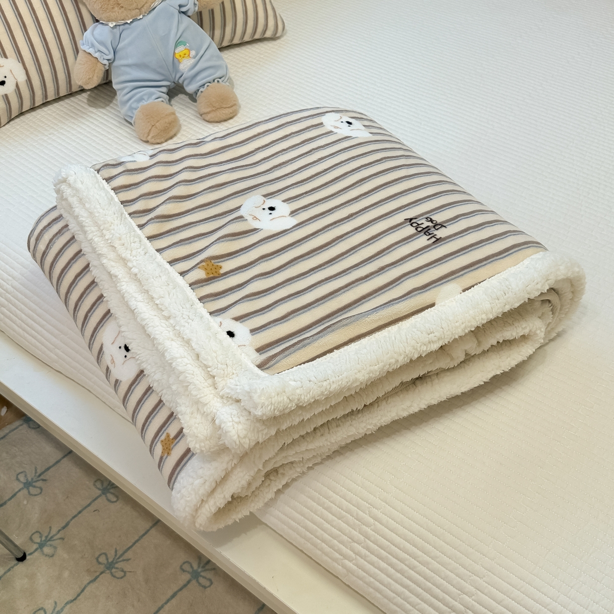 91家纺网 家纺一手货源 找家纺 盼季家纺 2025新款日韩奶油风羊羔绒+牛奶绒可爱卡通毛毯沙发毯盖毯 羊羔绒毛毯-竖条小狗