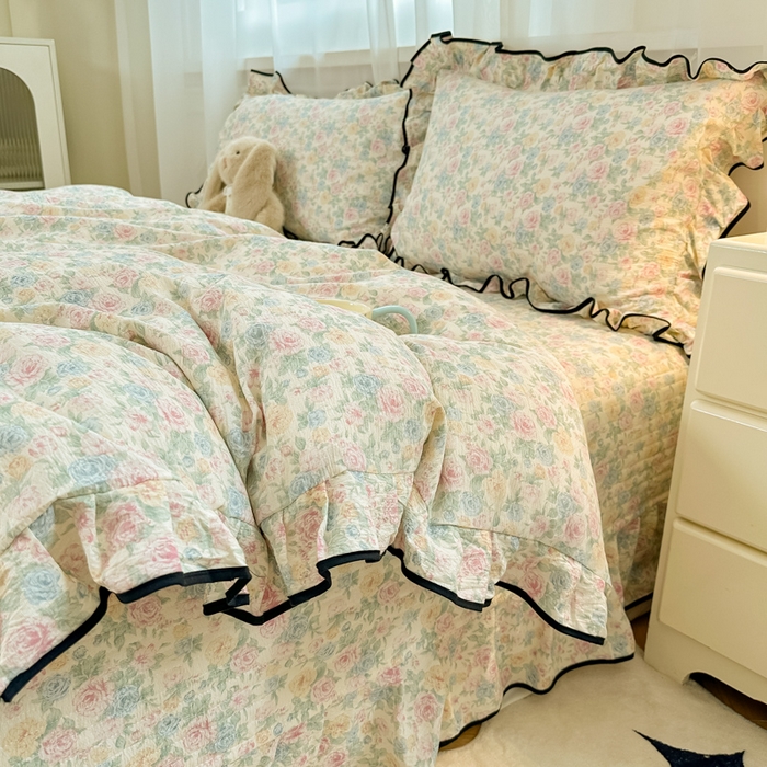 91家纺网 家纺一手货源 找家纺 梦可莱家居 2025秋冬新款法式小黑边木棉云感皱皱纱四件套床盖款 小黑边-玫夏