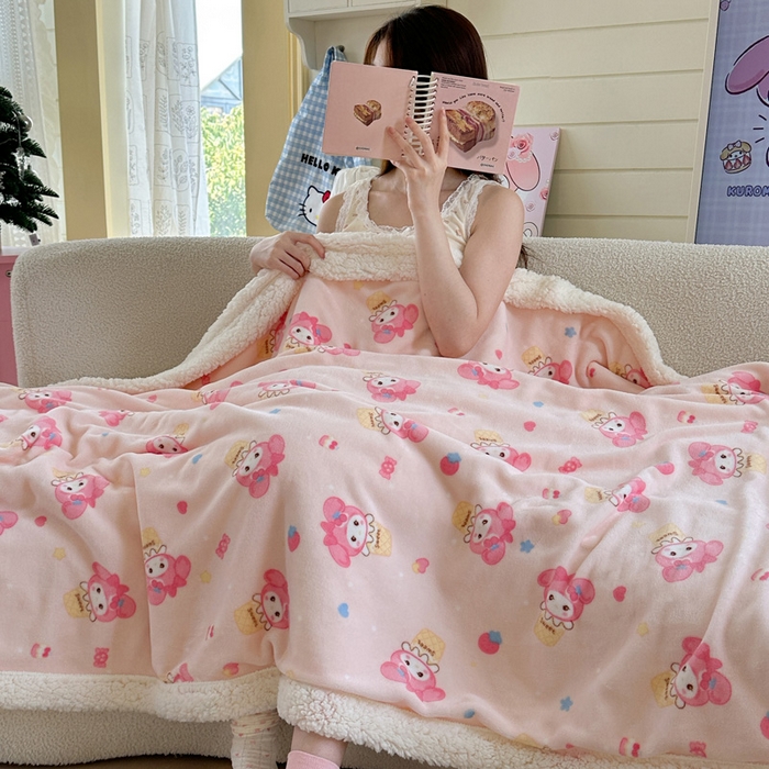 91家纺网 家纺一手货源 找家纺 贝扬思家纺 2025新款秋冬可爱系牛奶绒羊羔绒多功能毛毯奶盖系列 奶盖-甜茶小美