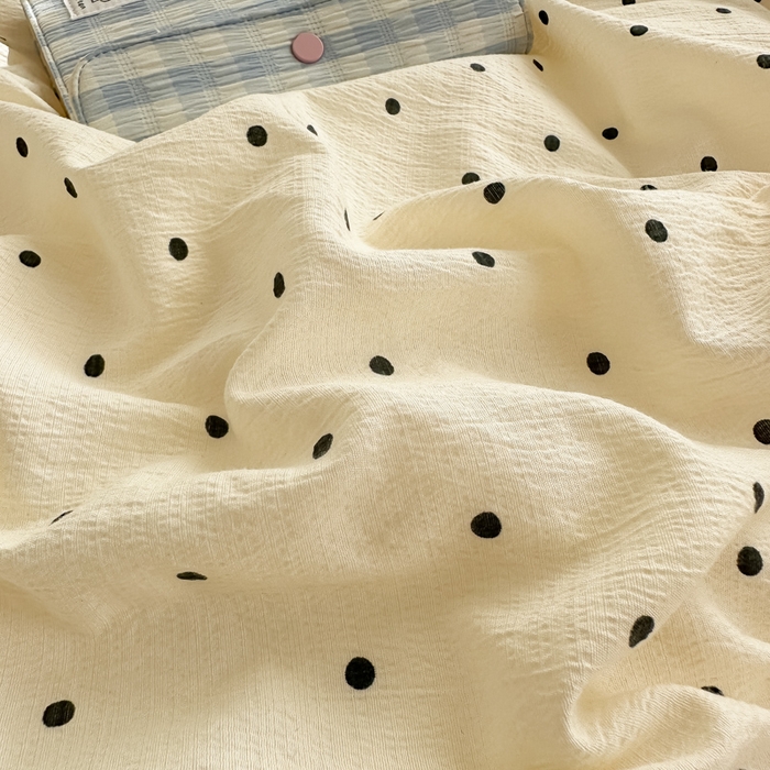 91家纺网 家纺一手货源 找家纺 梦可莱家居 2025秋冬新款法式小黑边木棉云感皱皱纱四件套床盖款 小黑边-米波点