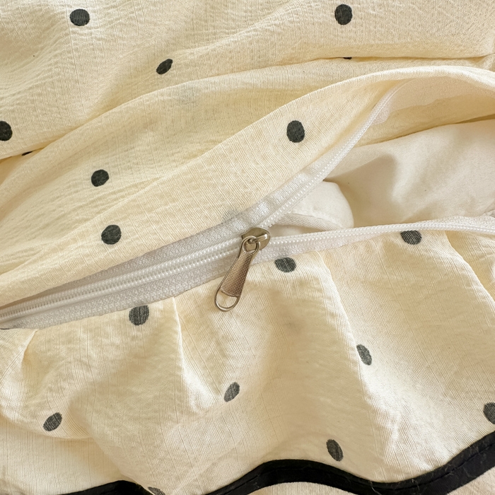 91家纺网 家纺一手货源 找家纺 梦可莱家居 2025秋冬新款法式小黑边木棉云感皱皱纱四件套床盖款 小黑边-米波点