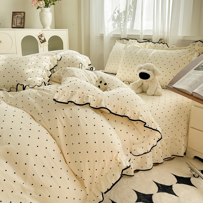 91家纺网 家纺一手货源 找家纺 梦可莱家居 2025秋冬新款法式小黑边木棉云感皱皱纱四件套床盖款 小黑边-米波点