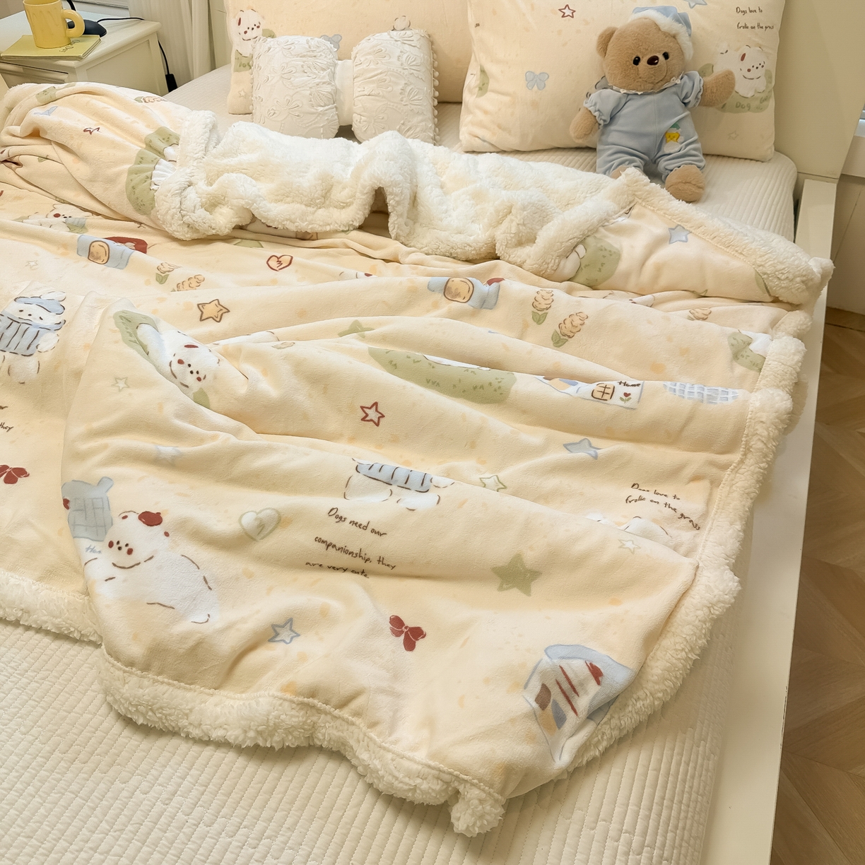 91家纺网 家纺一手货源 找家纺 盼季家纺 2025新款日韩奶油风羊羔绒+牛奶绒可爱卡通毛毯沙发毯盖毯 羊羔绒毛毯-丝带汪汪聚会