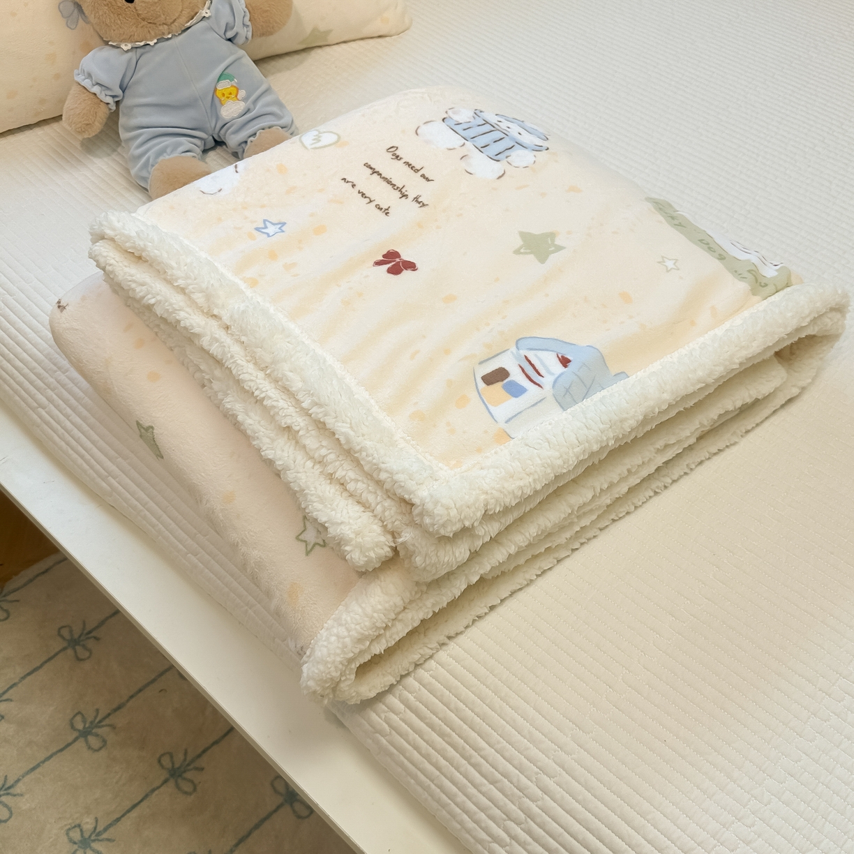 91家纺网 家纺一手货源 找家纺 盼季家纺 2025新款日韩奶油风羊羔绒+牛奶绒可爱卡通毛毯沙发毯盖毯 羊羔绒毛毯-丝带汪汪聚会