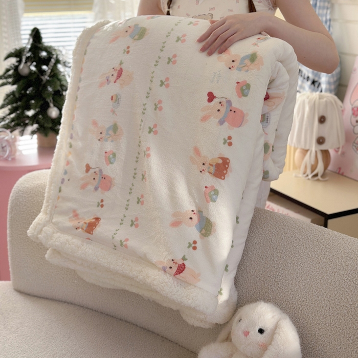 91家纺网 家纺一手货源 找家纺 贝扬思家纺 2025新款秋冬可爱系牛奶绒羊羔绒多功能毛毯奶盖系列 奶盖-小兔胡萝卜