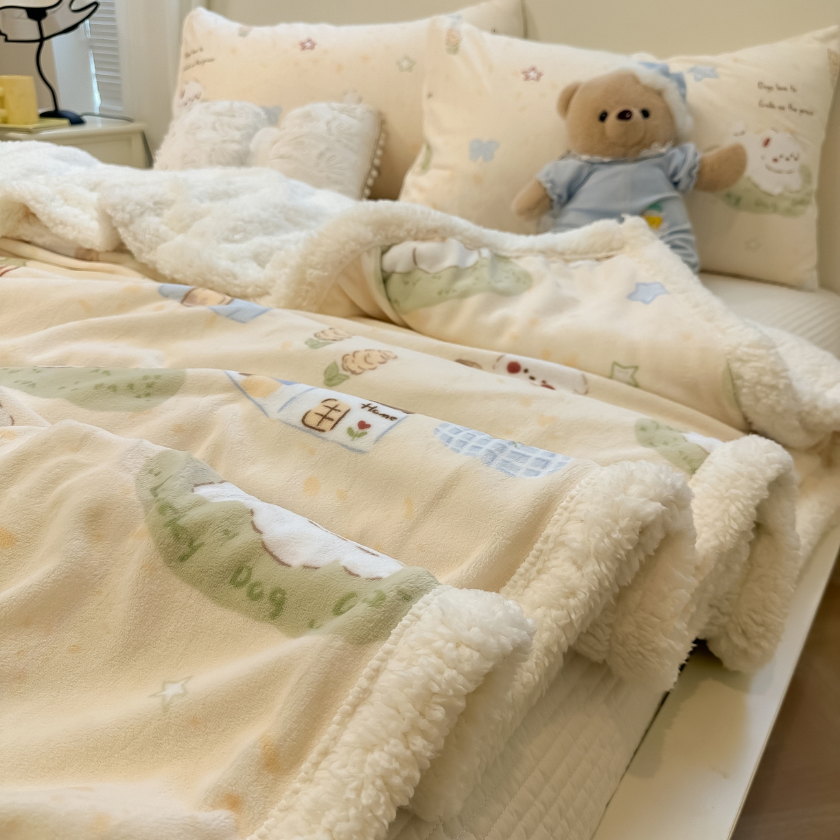 91家纺网 家纺一手货源 找家纺 盼季家纺 2025新款日韩奶油风羊羔绒+牛奶绒可爱卡通毛毯沙发毯盖毯 羊羔绒毛毯-丝带汪汪聚会