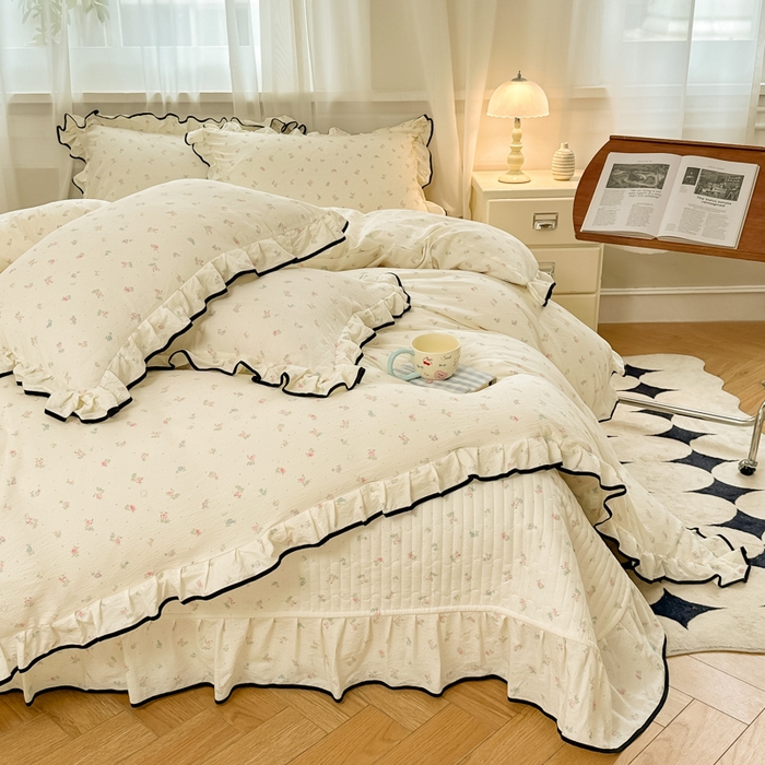 91家纺网 家纺一手货源 找家纺 梦可莱家居 2025秋冬新款法式小黑边木棉云感皱皱纱四件套床盖款 小黑边-清晰