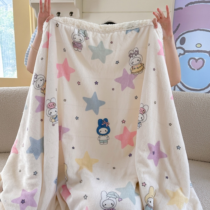 91家纺网 家纺一手货源 找家纺 贝扬思家纺 2025新款秋冬可爱系牛奶绒羊羔绒多功能毛毯奶盖系列 奶盖-星星米菲