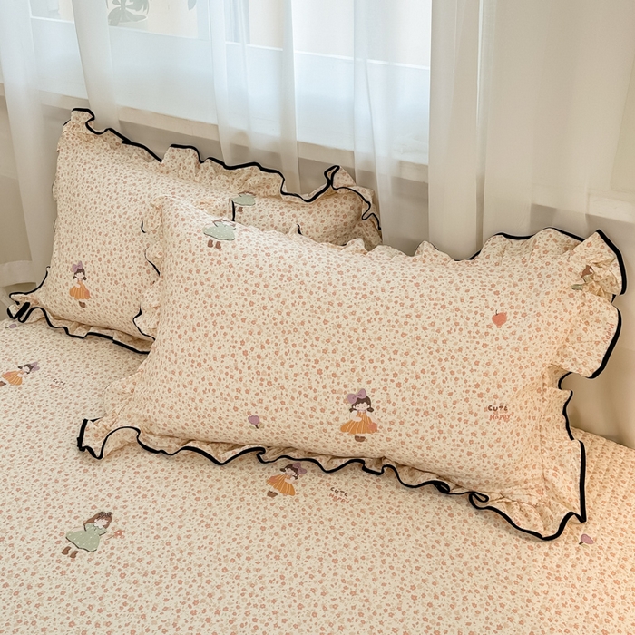 91家纺网 家纺一手货源 找家纺 梦可莱家居 2025秋冬新款法式小黑边木棉云感皱皱纱四件套床盖款 小黑边-小女孩