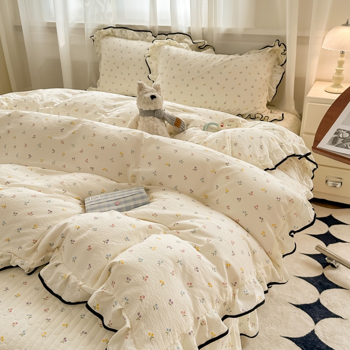 91家纺网 家纺一手货源 找家纺 梦可莱家居 2025秋冬新款法式小黑边木棉云感皱皱纱四件套床盖款 小黑边-樱桃