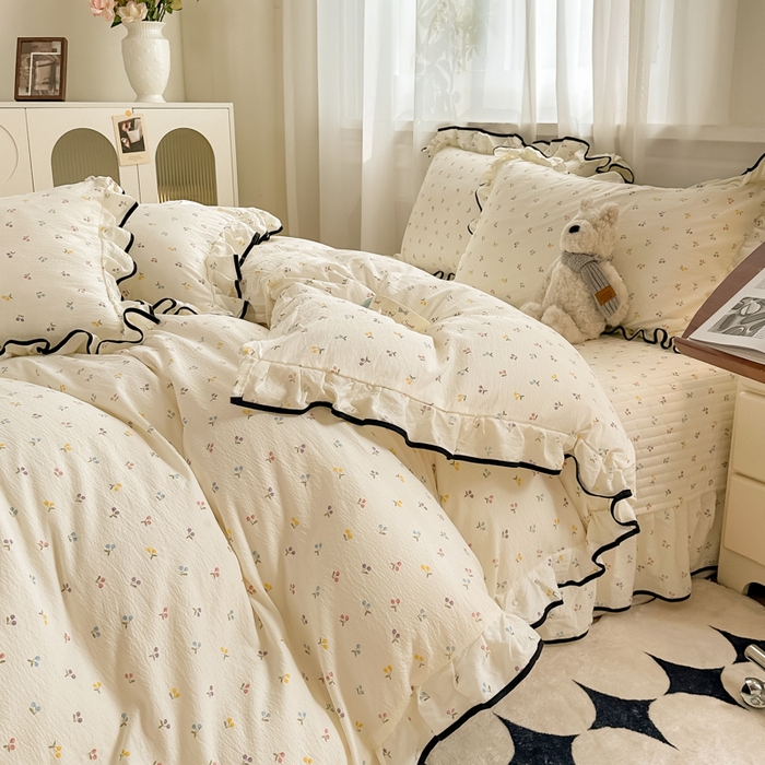 91家纺网 家纺一手货源 找家纺 梦可莱家居 2025秋冬新款法式小黑边木棉云感皱皱纱四件套床盖款 小黑边-樱桃