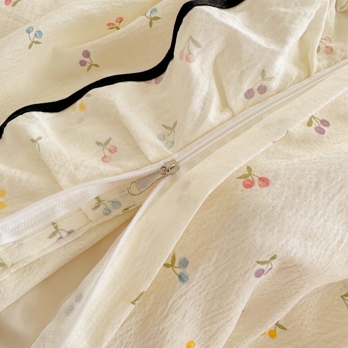 91家纺网 家纺一手货源 找家纺 梦可莱家居 2025秋冬新款法式小黑边木棉云感皱皱纱四件套床盖款 小黑边-樱桃