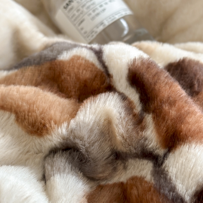 91家纺网 家纺一手货源 找家纺 （总）子曰 2025新款A类法式轻奢赫本风兔绒牛奶绒四件套美拉德系