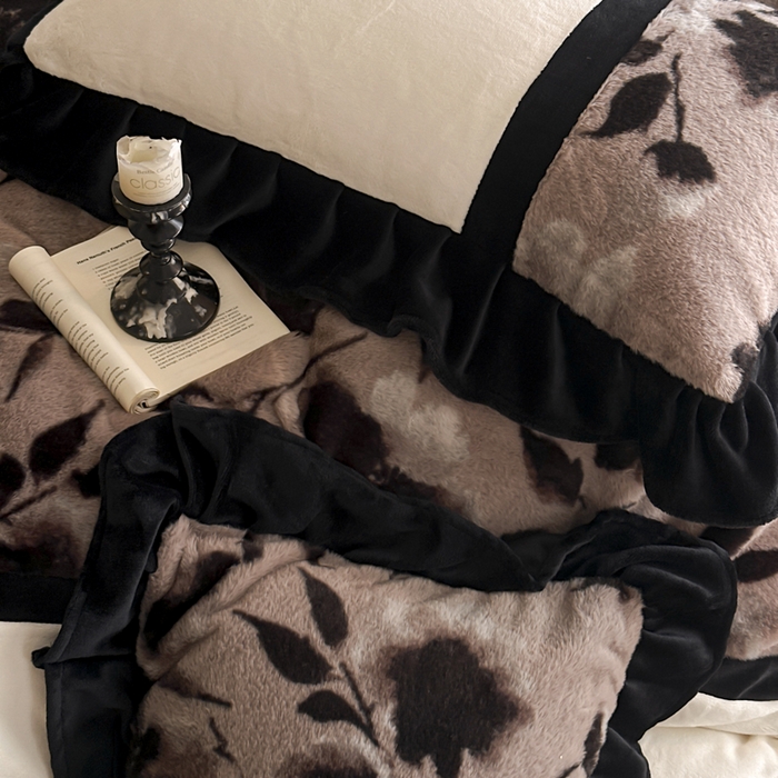 91家纺网 家纺一手货源 找家纺 子曰 2025新款A类法式轻奢赫本风兔绒牛奶绒四件套美拉德系 法式-爱魅