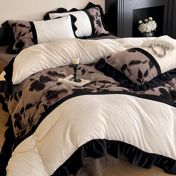 91家纺网 家纺一手货源 找家纺 子曰 2025新款A类法式轻奢赫本风兔绒牛奶绒四件套美拉德系 法式-爱魅