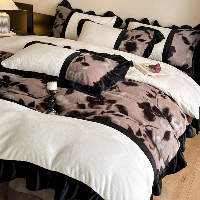 91家纺网 家纺一手货源 找家纺 子曰 2025新款A类法式轻奢赫本风兔绒牛奶绒四件套美拉德系 法式-爱魅