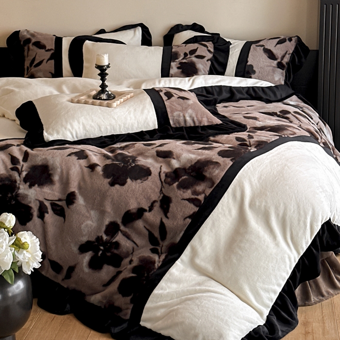 91家纺网 家纺一手货源 找家纺 子曰 2025新款A类法式轻奢赫本风兔绒牛奶绒四件套美拉德系 法式-爱魅