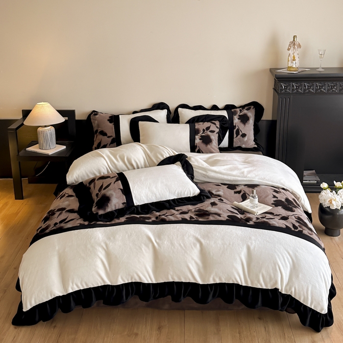 91家纺网 家纺一手货源 找家纺 子曰 2025新款A类法式轻奢赫本风兔绒牛奶绒四件套美拉德系 法式-爱魅