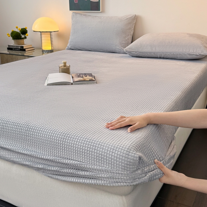 91家纺网 家纺一手货源 找家纺 （总）如一 2025新款全消光230克烂花牛奶绒马卡龙系列床笠枕套三件套