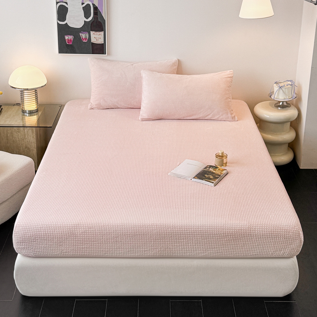 91家纺网 家纺一手货源 找家纺 如一 2025新款全消光230克烂花牛奶绒马卡龙系列床笠枕套三件套 马卡龙-粉白