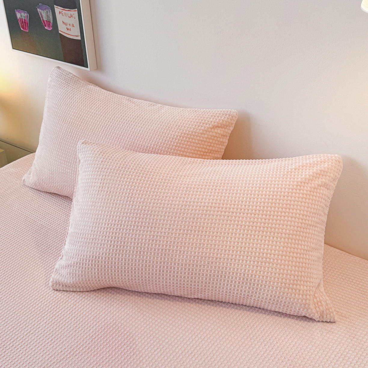 91家纺网 家纺一手货源 找家纺 如一 2025新款全消光230克烂花牛奶绒马卡龙系列床笠枕套三件套 马卡龙-粉白