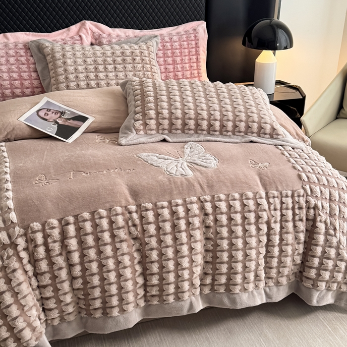 91家纺网 家纺一手货源 找家纺 （总）优姿家纺 2025新品兔毛绣花保暖四件套-蝶梦芳华