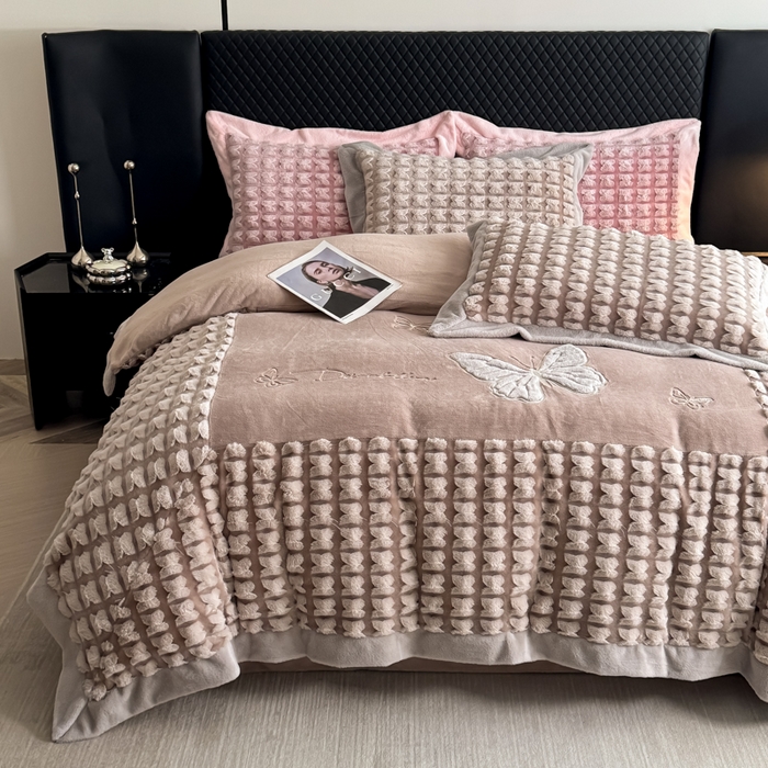 91家纺网 家纺一手货源 找家纺 （总）优姿家纺 2025新品兔毛绣花保暖四件套-蝶梦芳华