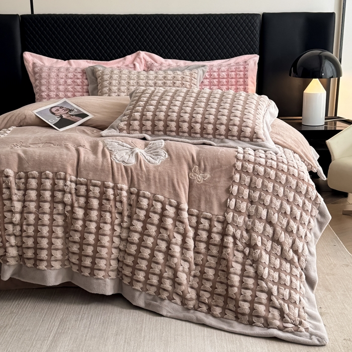 91家纺网 家纺一手货源 找家纺 （总）优姿家纺 2025新品兔毛绣花保暖四件套-蝶梦芳华