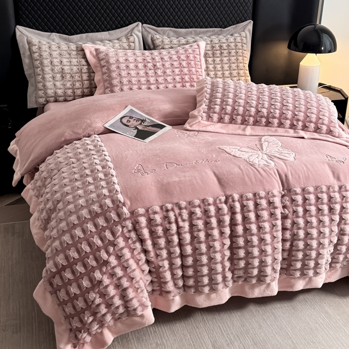 91家纺网 家纺一手货源 找家纺 优姿家纺 2025新品兔毛绣花保暖四件套-蝶梦芳华 蝶梦芳华-玖红色