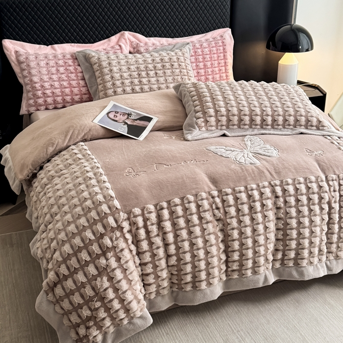 91家纺网 家纺一手货源 找家纺 优姿家纺 2025新品兔毛绣花保暖四件套-蝶梦芳华 蝶梦芳华-豆沙