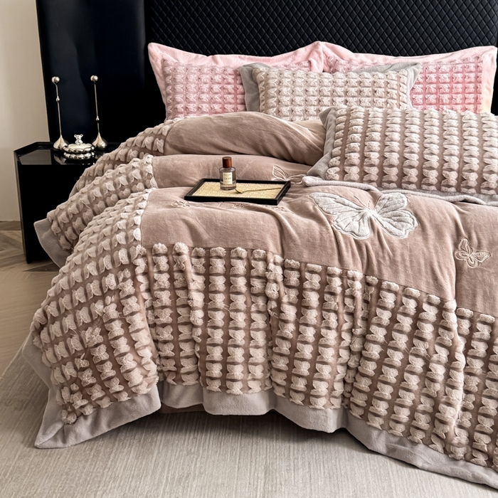 91家纺网 家纺一手货源 找家纺 优姿家纺 2025新品兔毛绣花保暖四件套-蝶梦芳华 蝶梦芳华-豆沙