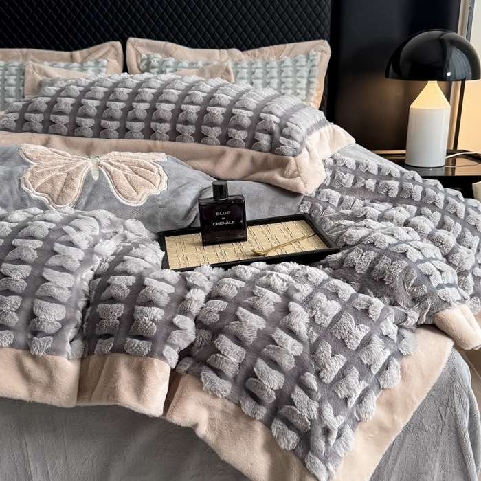 91家纺网 家纺一手货源 找家纺 优姿家纺 2025新品兔毛绣花保暖四件套-蝶梦芳华 蝶梦芳华-灰