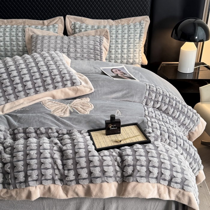 91家纺网 家纺一手货源 找家纺 优姿家纺 2025新品兔毛绣花保暖四件套-蝶梦芳华 蝶梦芳华-灰