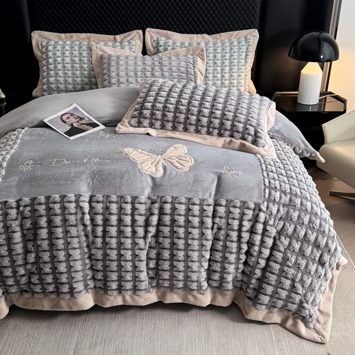 91家纺网 家纺一手货源 找家纺 优姿家纺 2025新品兔毛绣花保暖四件套-蝶梦芳华 蝶梦芳华-灰