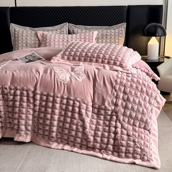 91家纺网 家纺一手货源 找家纺 优姿家纺 2025新品兔毛绣花保暖四件套-蝶梦芳华 蝶梦芳华-玖红色