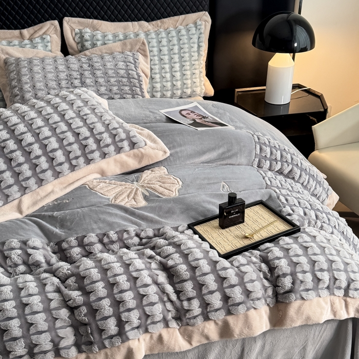 91家纺网 家纺一手货源 找家纺 优姿家纺 2025新品兔毛绣花保暖四件套-蝶梦芳华 蝶梦芳华-灰