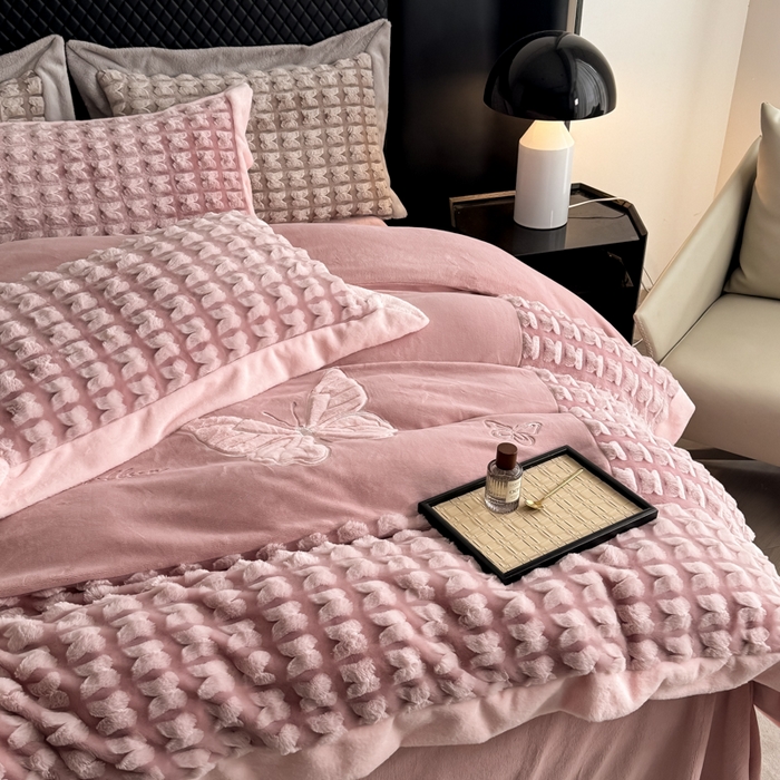 91家纺网 家纺一手货源 找家纺 优姿家纺 2025新品兔毛绣花保暖四件套-蝶梦芳华 蝶梦芳华-玖红色