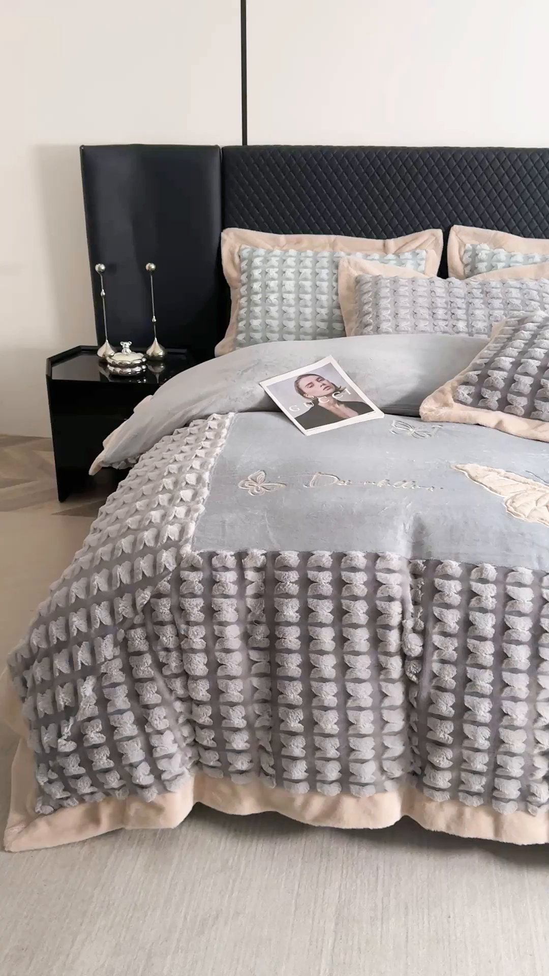 91家纺网 家纺一手货源 找家纺 优姿家纺 2025新品兔毛绣花保暖四件套-蝶梦芳华 蝶梦芳华-灰