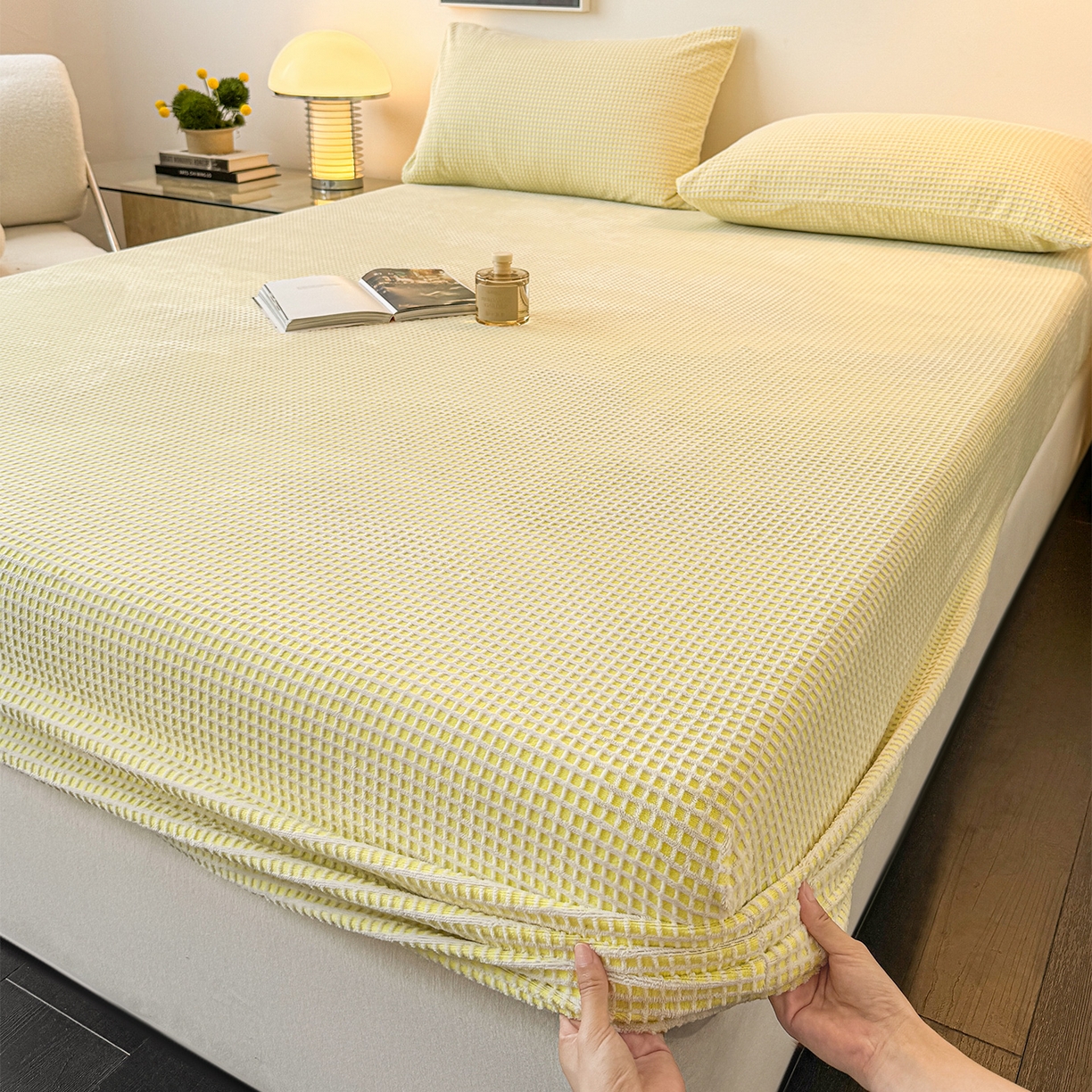 91家纺网 家纺一手货源 找家纺 如一 2025新款全消光230克烂花牛奶绒马卡龙系列床笠枕套三件套 马卡龙-白黄