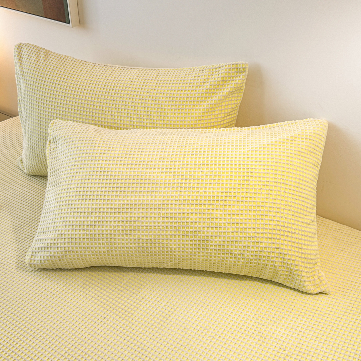 91家纺网 家纺一手货源 找家纺 如一 2025新款全消光230克烂花牛奶绒马卡龙系列床笠枕套三件套 马卡龙-白黄