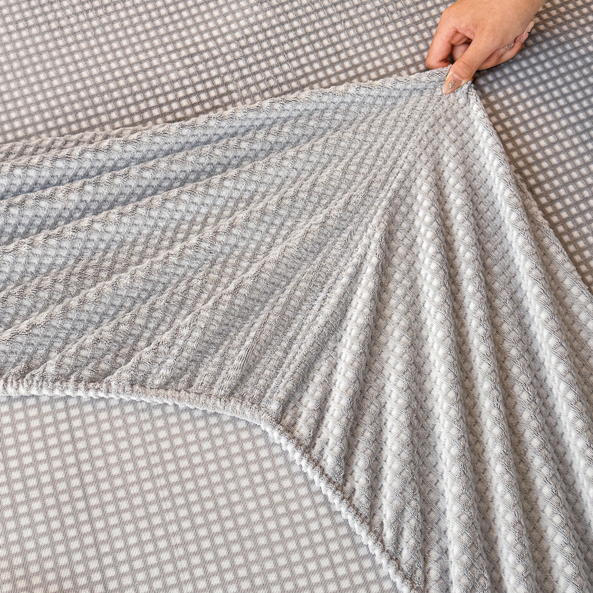 91家纺网 家纺一手货源 找家纺 如一 2025新款全消光230克烂花牛奶绒马卡龙系列床笠枕套三件套 马卡龙-灰白