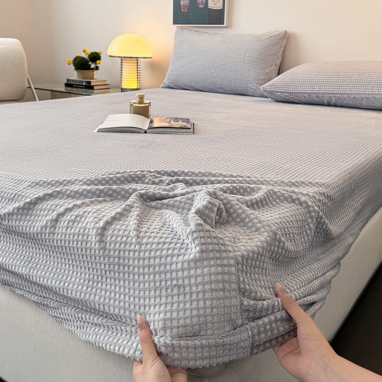 91家纺网 家纺一手货源 找家纺 如一 2025新款全消光230克烂花牛奶绒马卡龙系列床笠枕套三件套 马卡龙-灰白