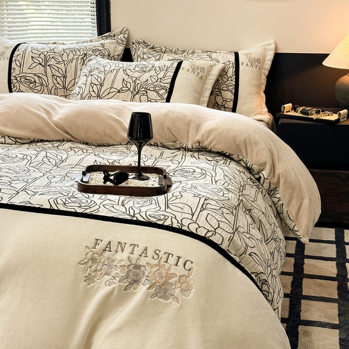 91家纺网 家纺一手货源 找家纺 （总）金牛座家纺 2025新款立体雕花加厚牛奶绒刺绣拼接四件套【控价 售价请勿低于158】