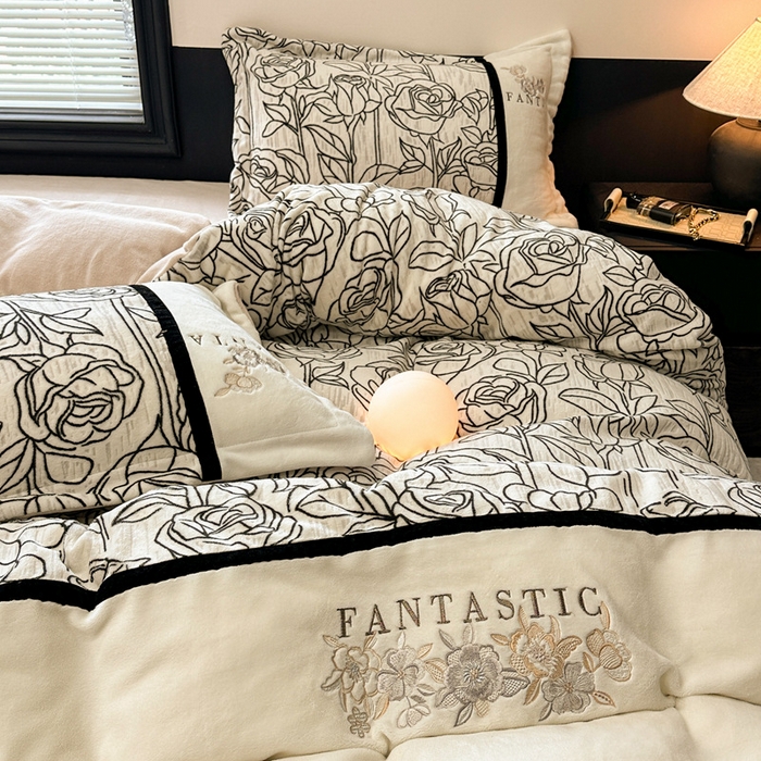 91家纺网 家纺一手货源 找家纺 （总）金牛座家纺 2025新款立体雕花加厚牛奶绒刺绣拼接四件套【控价 售价请勿低于158】