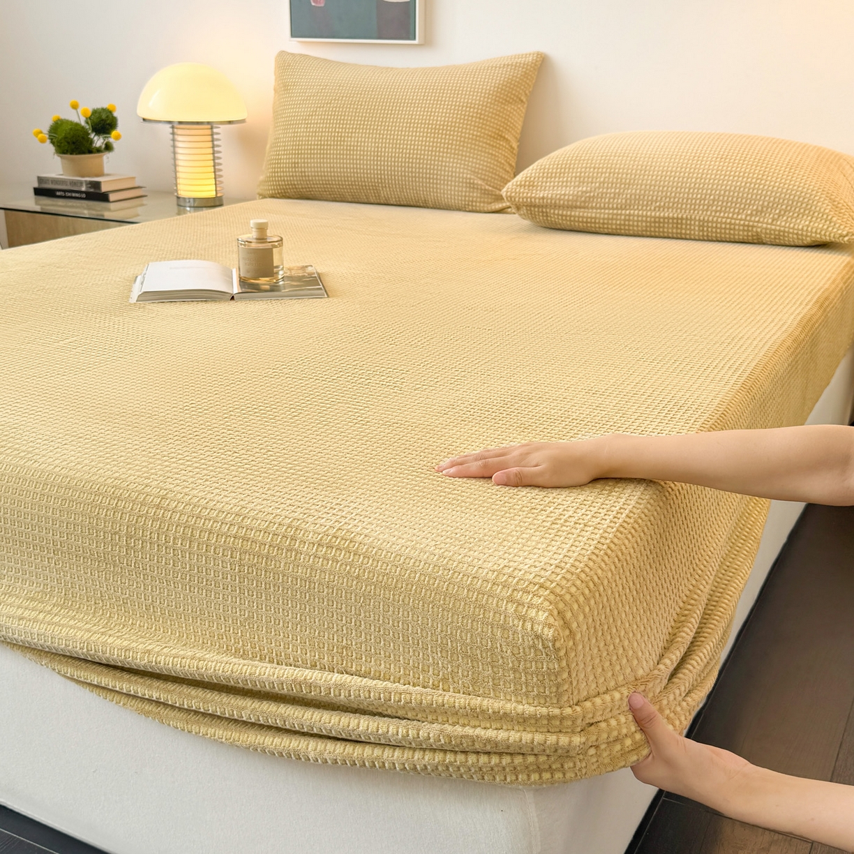 91家纺网 家纺一手货源 找家纺 如一 2025新款全消光230克烂花牛奶绒马卡龙系列床笠枕套三件套 马卡龙-咖黄