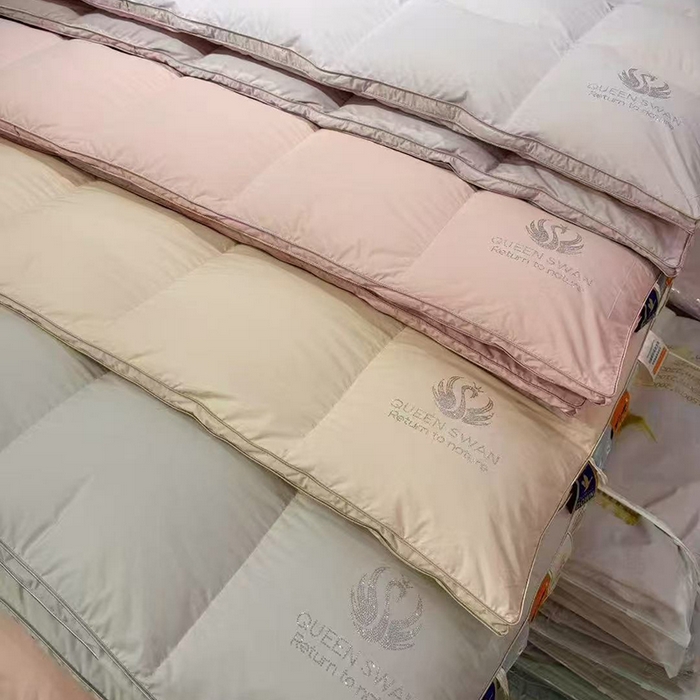 91家纺网 家纺一手货源 找家纺 玖玖爱家纺 2025新款小微系列120支极细高密纱羽绒冬被被子被芯 卡其金