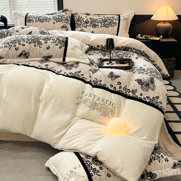 91家纺网 家纺一手货源 找家纺 （总）金牛座家纺 2025新款立体雕花加厚牛奶绒刺绣拼接四件套【控价 售价请勿低于158】