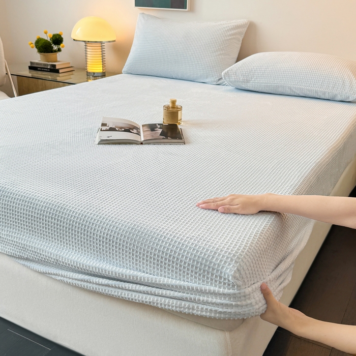 如一 2025新款全消光230克烂花牛奶绒马卡龙系列床笠枕套三件套 马卡龙-蓝白